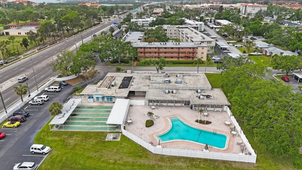 9945 47th Avenue N St Petersburg FL 33708