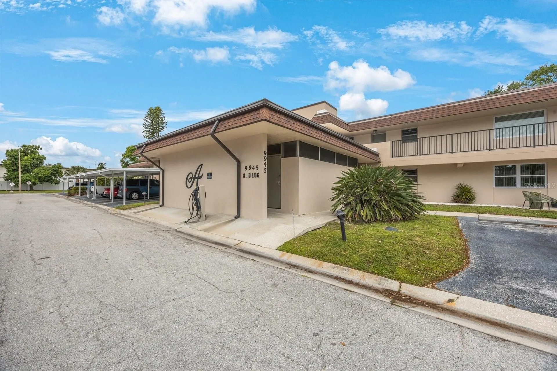 9945 47th Avenue N St Petersburg FL 33708