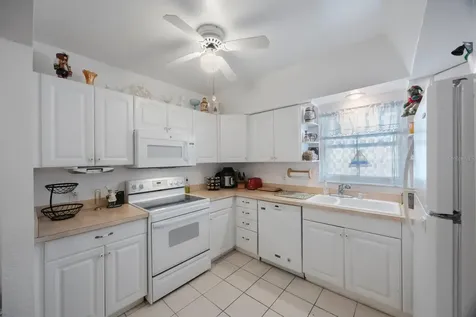 9945 47th Avenue N St Petersburg FL 33708