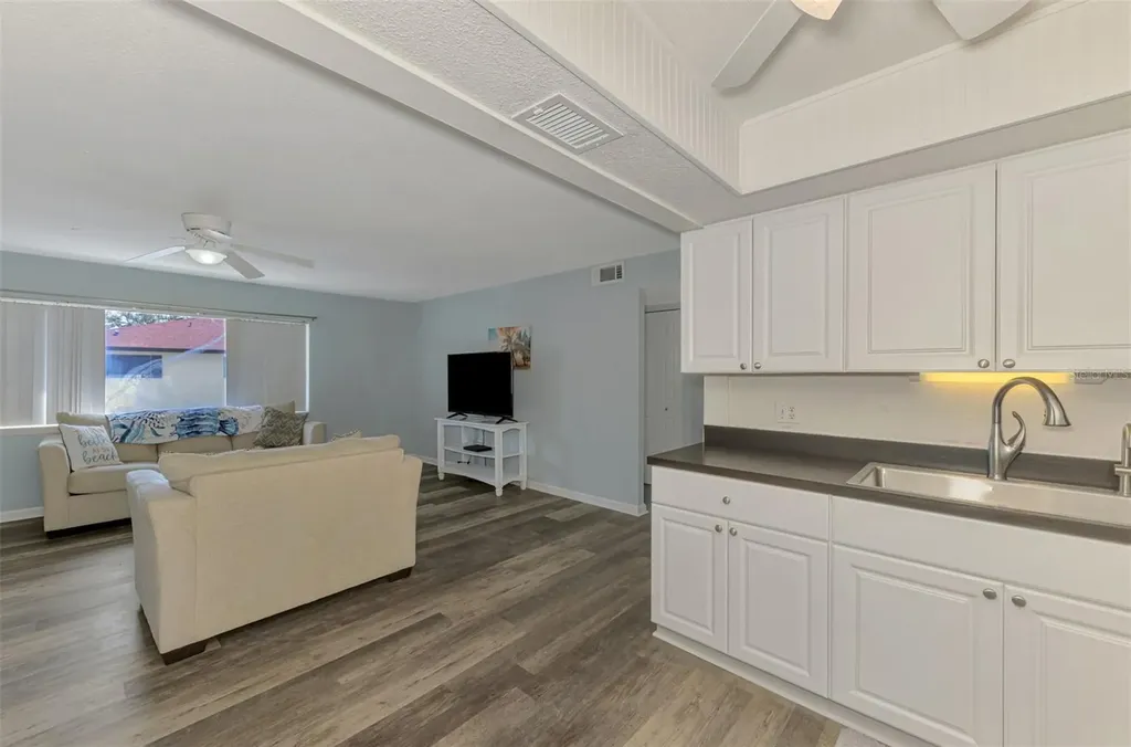 320 Base Avenue E Venice FL 34285