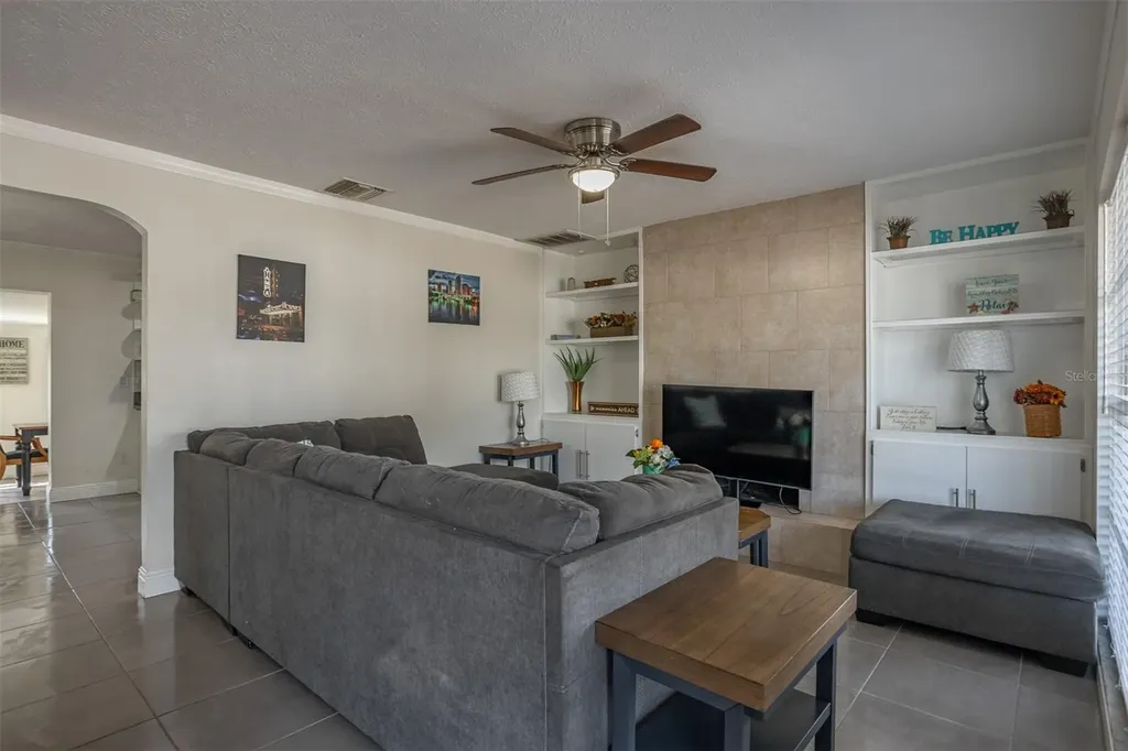 806 Chadsworth Avenue Seffner FL 33584