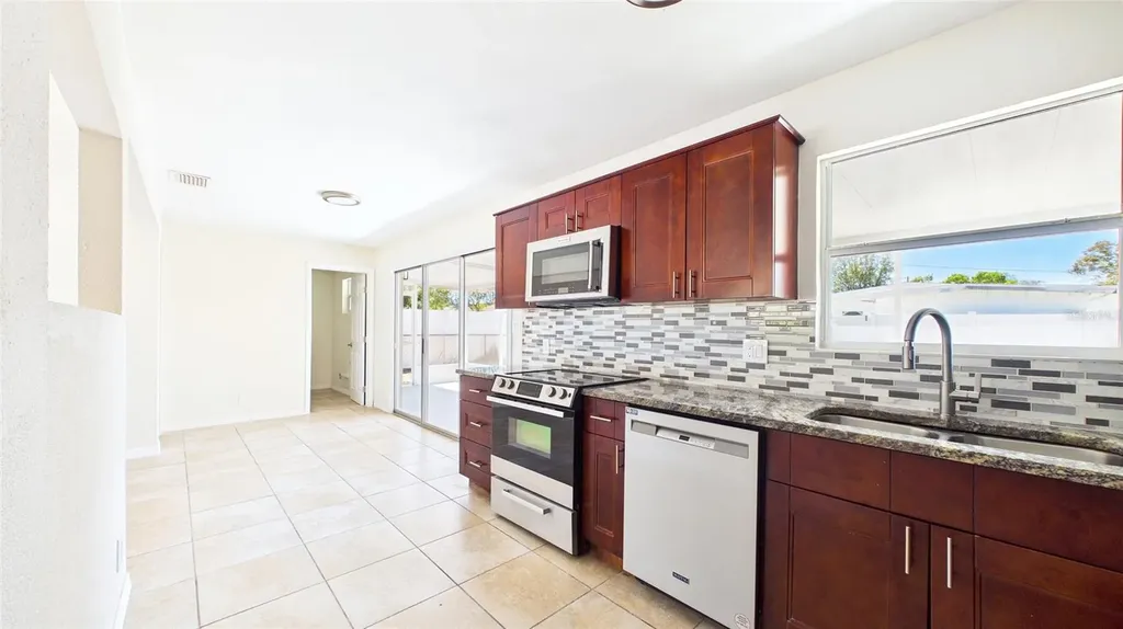 4418 W Fairview Heights Tampa FL 33616