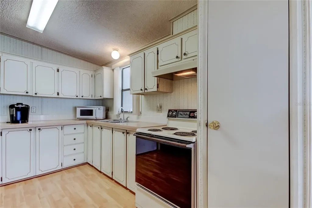 4550 Charter Street Zephyrhills FL 33542