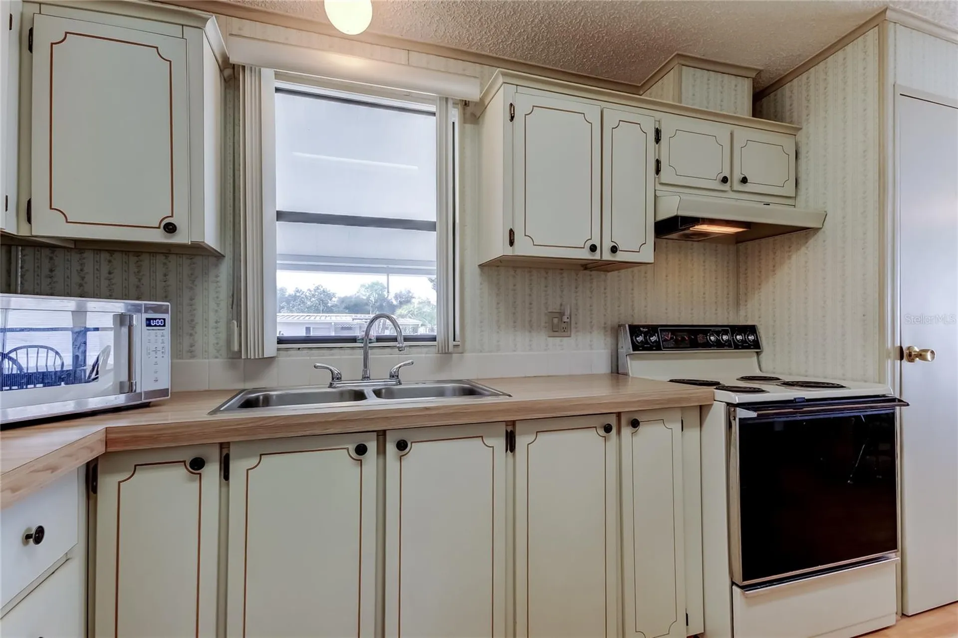 4550 Charter Street Zephyrhills FL 33542