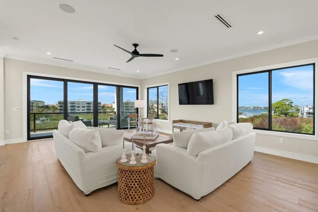 552 S Peninsula Avenue New Smyrna Beach FL 32169