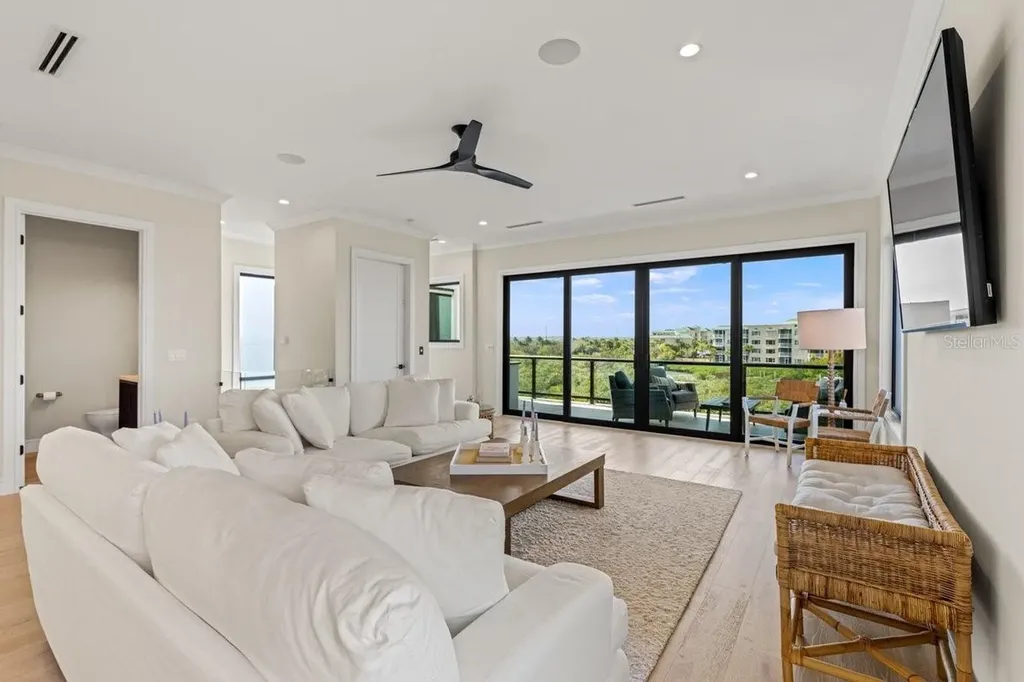 552 S Peninsula Avenue New Smyrna Beach FL 32169