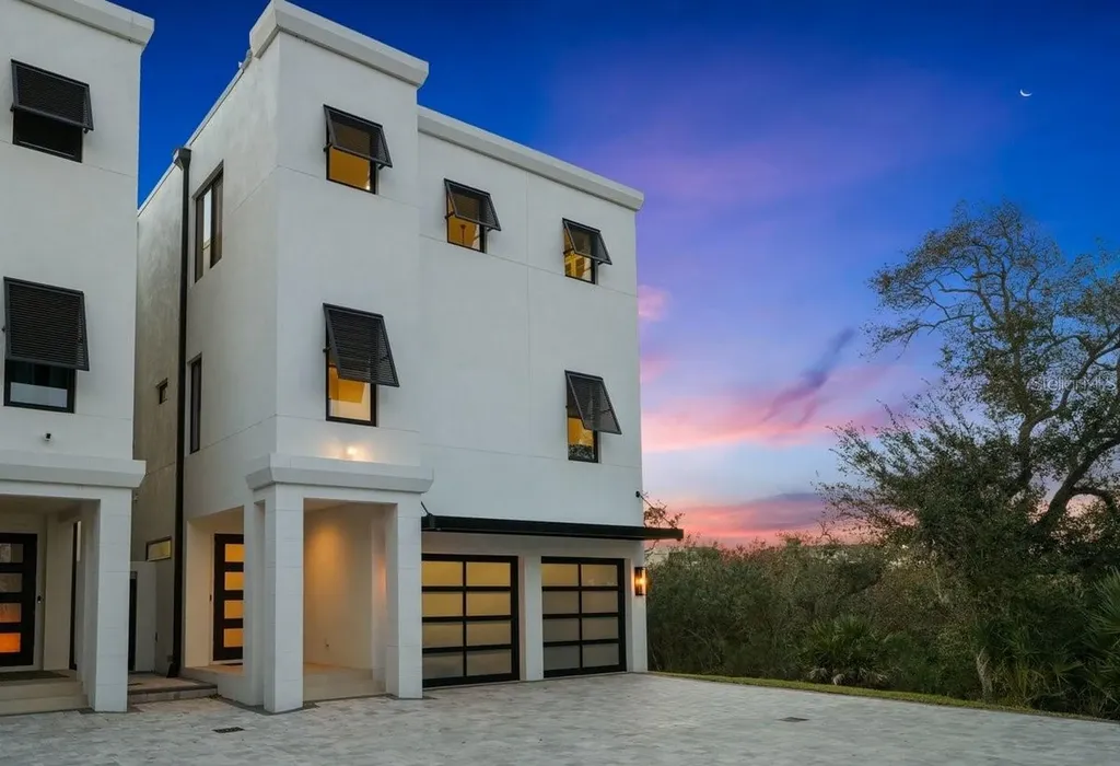 552 S Peninsula Avenue New Smyrna Beach FL 32169