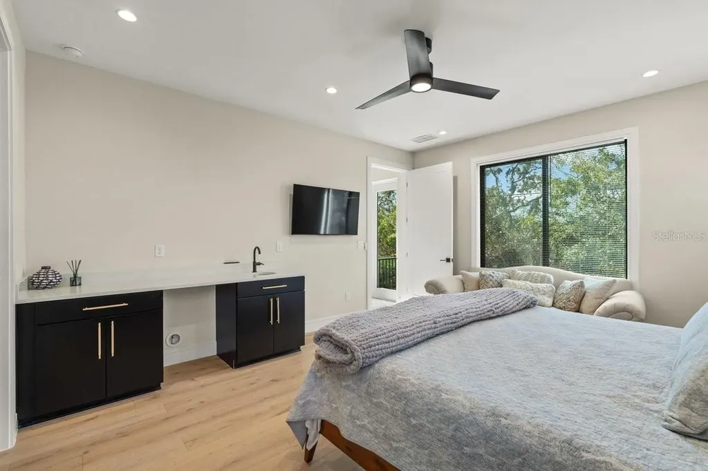 552 S Peninsula Avenue New Smyrna Beach FL 32169