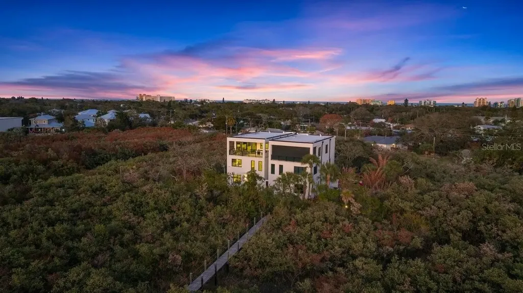 552 S Peninsula Avenue New Smyrna Beach FL 32169