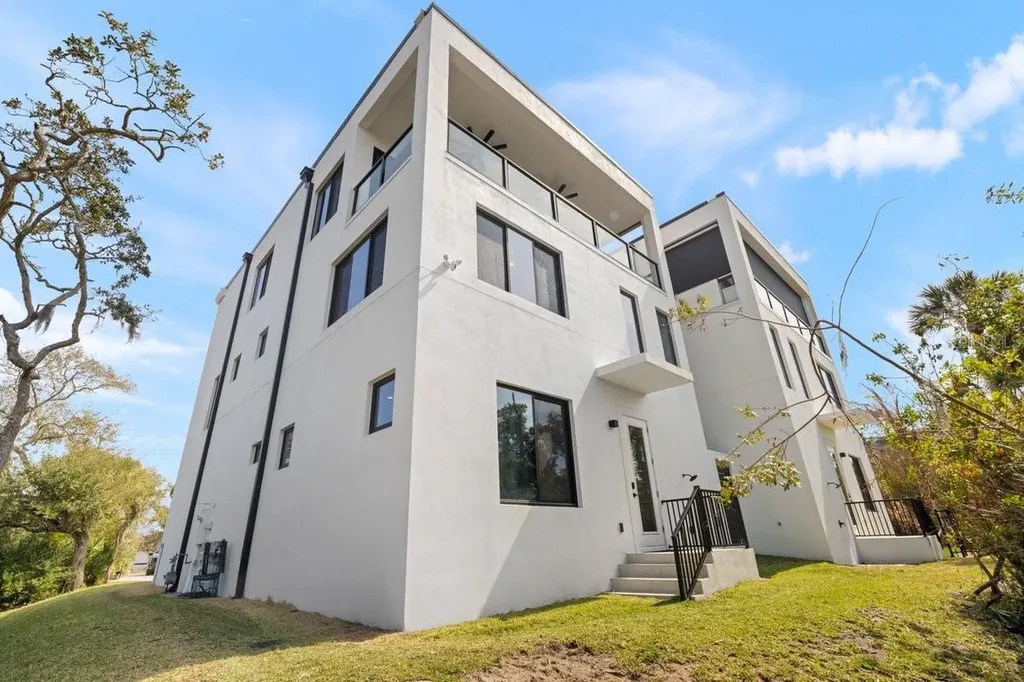 552 S Peninsula Avenue New Smyrna Beach FL 32169