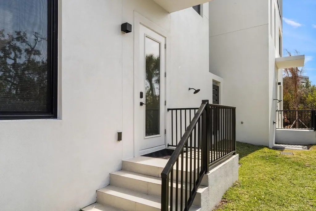 552 S Peninsula Avenue New Smyrna Beach FL 32169