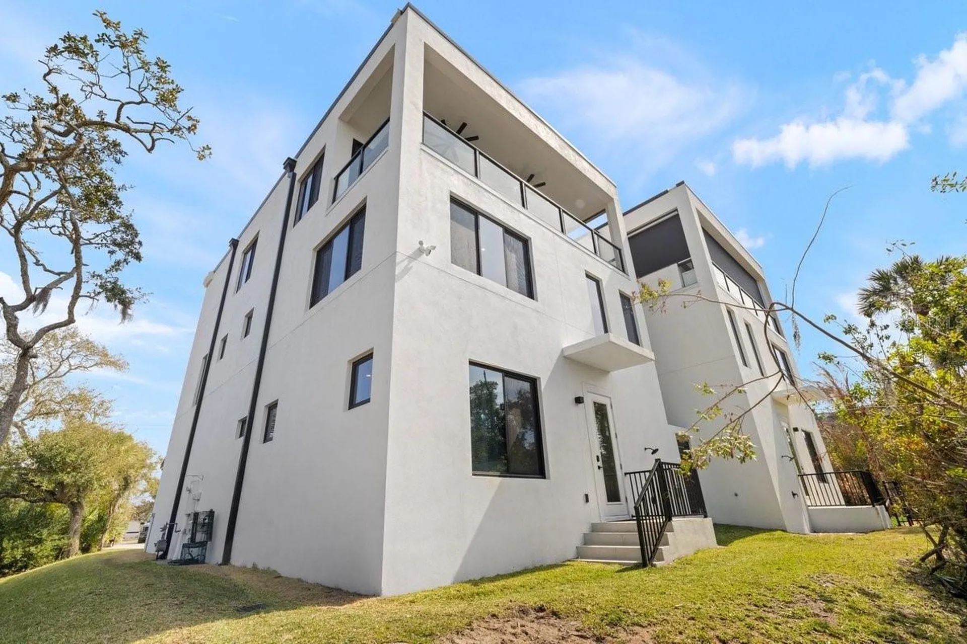 552 S Peninsula Avenue New Smyrna Beach FL 32169
