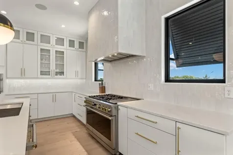 552 S Peninsula Avenue New Smyrna Beach FL 32169