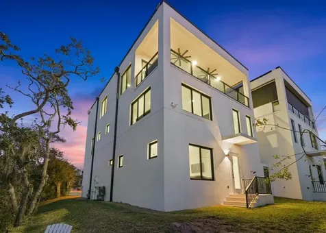 552 S Peninsula Avenue New Smyrna Beach FL 32169