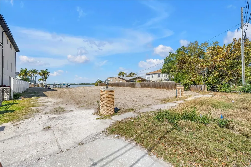 2129 Bayou Grande Boulevard NE St Petersburg FL 33703
