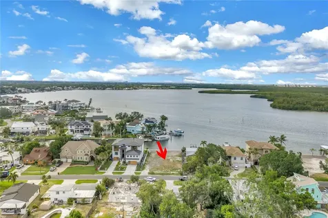 2129 Bayou Grande Boulevard NE St Petersburg FL 33703