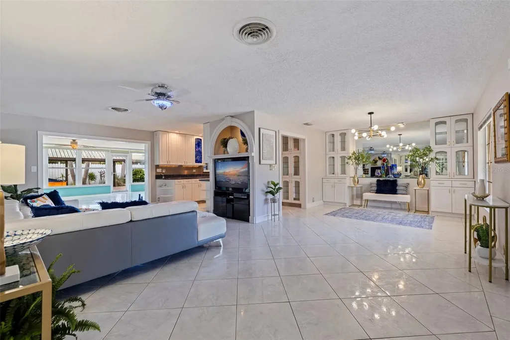 290 1st Street W Tierra Verde FL 33715