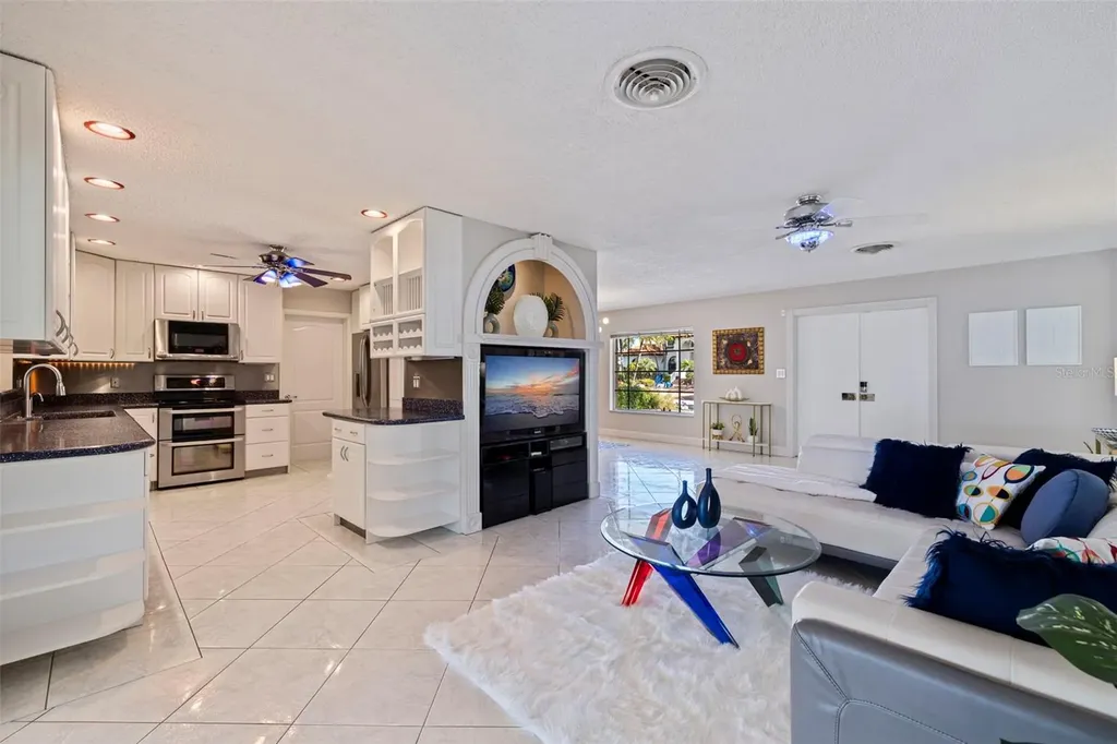 290 1st Street W Tierra Verde FL 33715