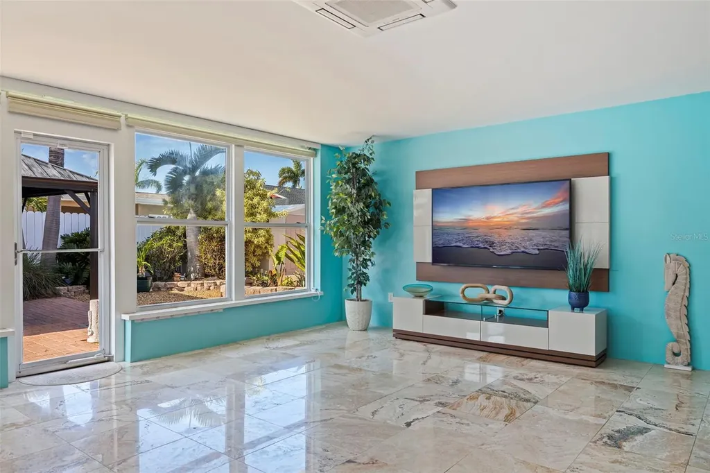290 1st Street W Tierra Verde FL 33715
