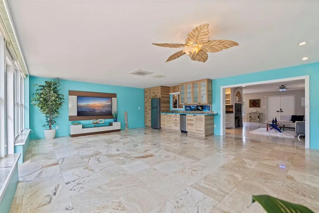 290 1st Street W Tierra Verde FL 33715