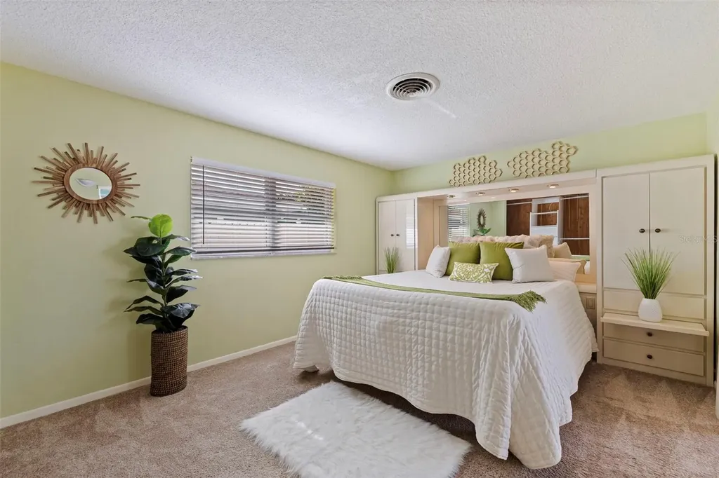 290 1st Street W Tierra Verde FL 33715