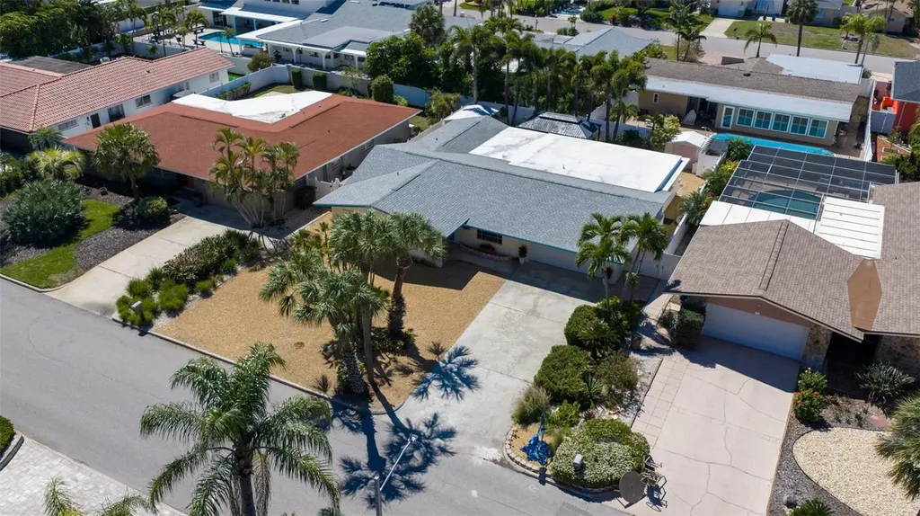 290 1st Street W Tierra Verde FL 33715