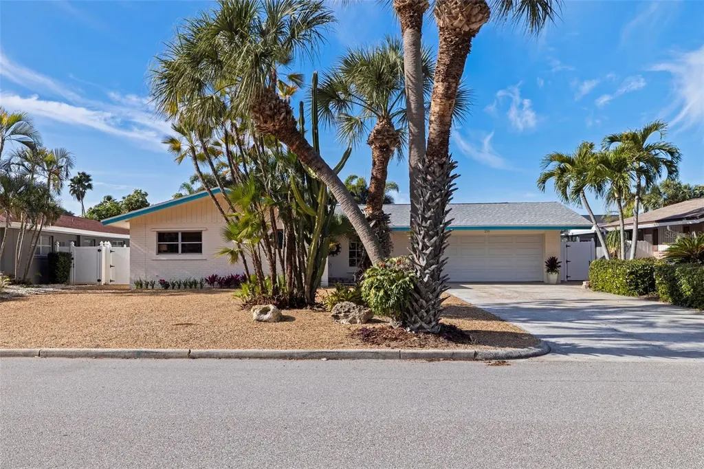 290 1st Street W Tierra Verde FL 33715