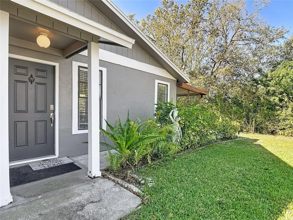 10121 Lake Oak Circle Tampa FL 33624