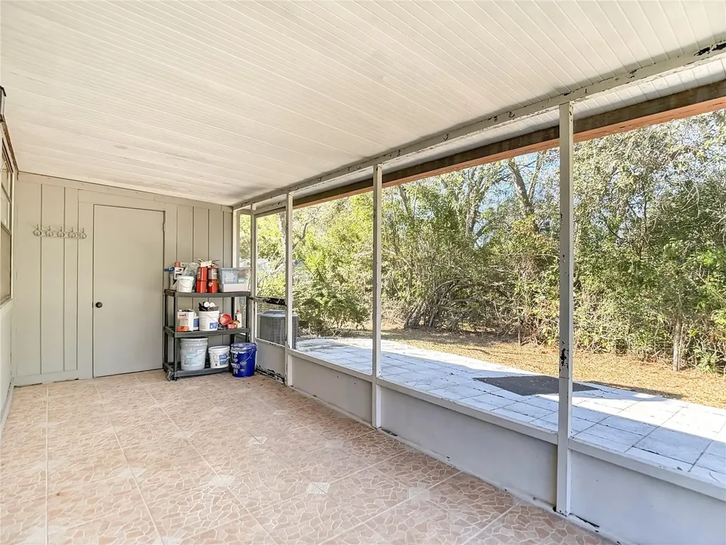 10121 Lake Oak Circle Tampa FL 33624