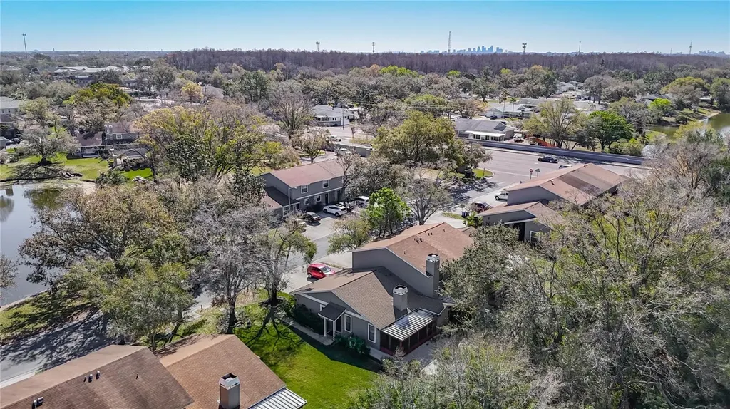 10121 Lake Oak Circle Tampa FL 33624