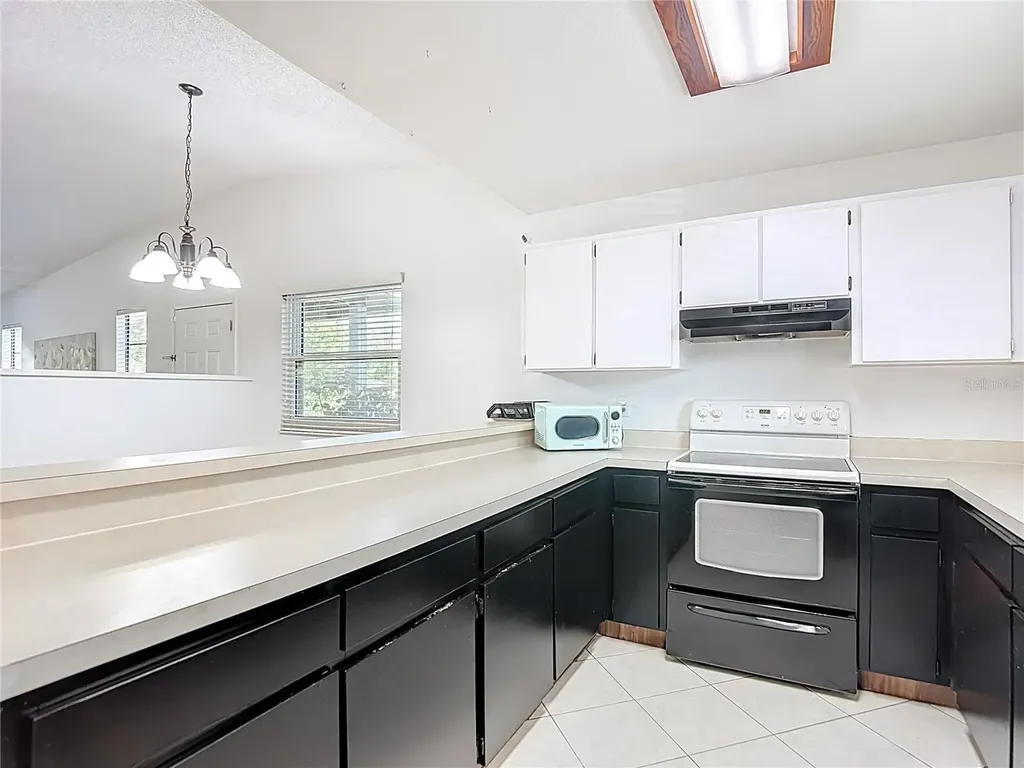 10121 Lake Oak Circle Tampa FL 33624