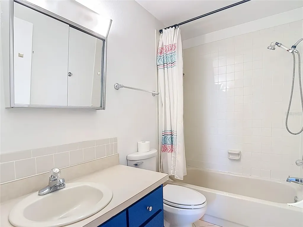 10121 Lake Oak Circle Tampa FL 33624