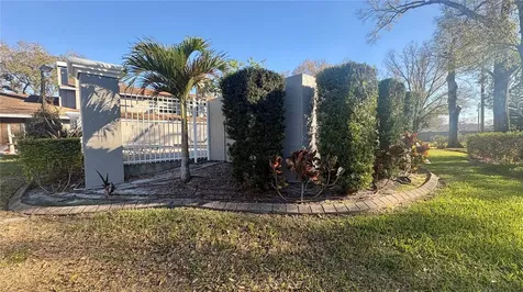 10121 Lake Oak Circle Tampa FL 33624