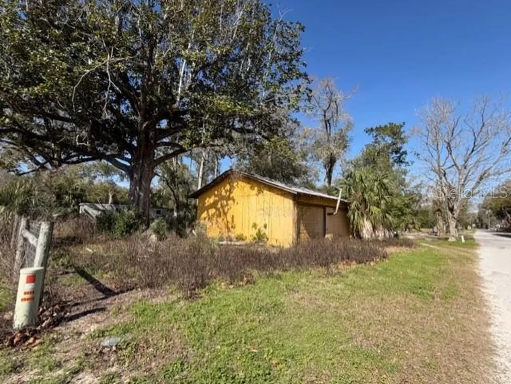 1219 N Paris Street Bell FL 32619