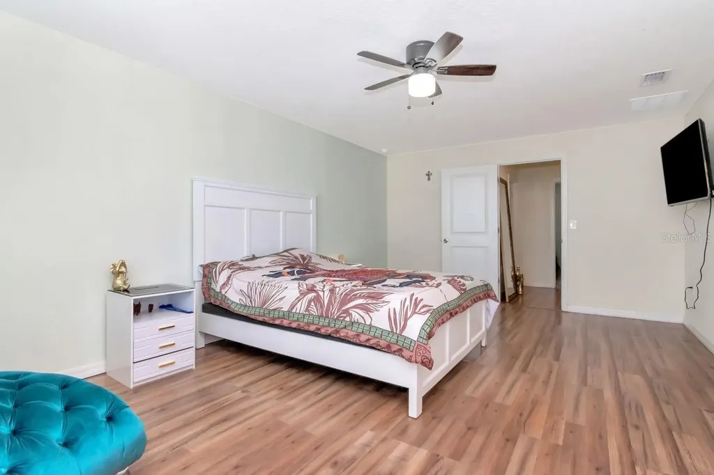 1103 Swaying Sawgrass Avenue Ruskin FL 33570