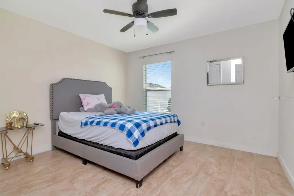 1103 Swaying Sawgrass Avenue Ruskin FL 33570