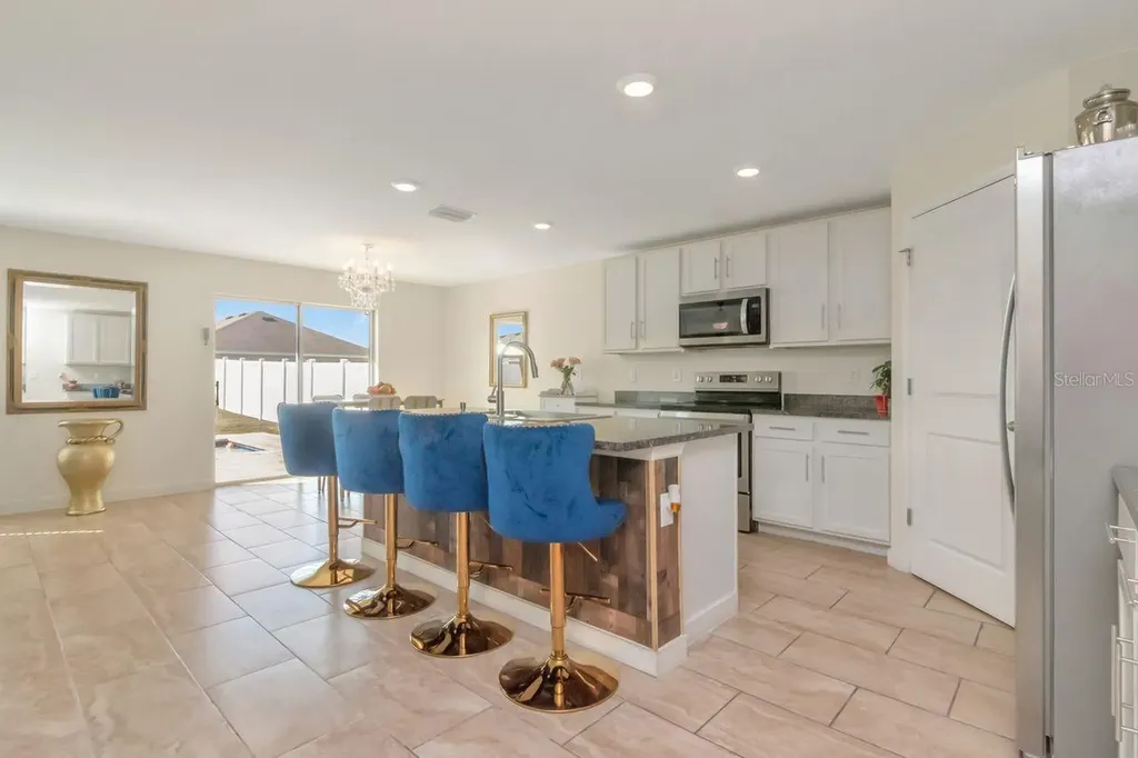 1103 Swaying Sawgrass Avenue Ruskin FL 33570