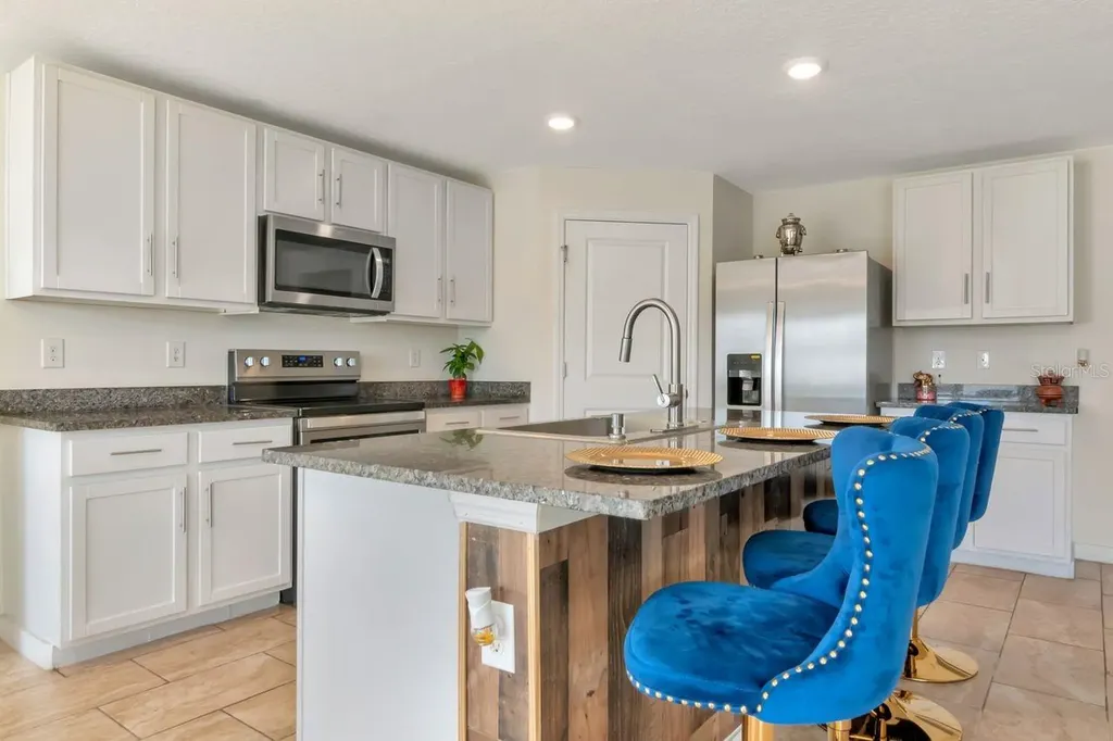 1103 Swaying Sawgrass Avenue Ruskin FL 33570