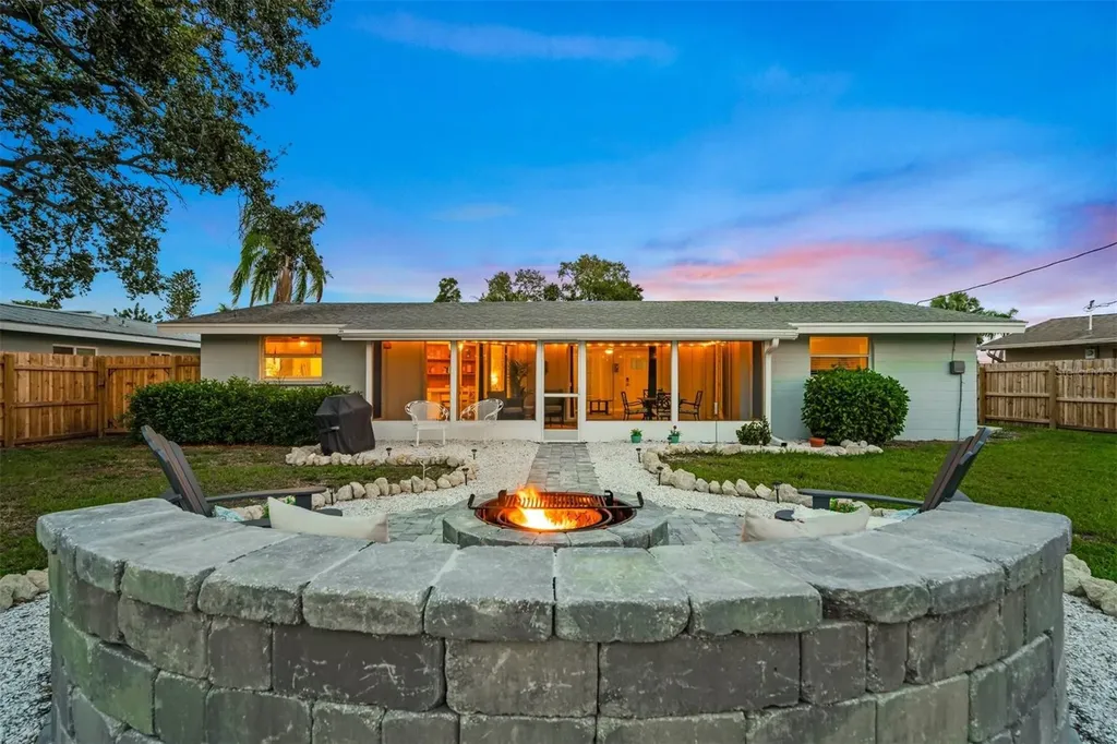 3165 Regatta Circle Sarasota FL 34231