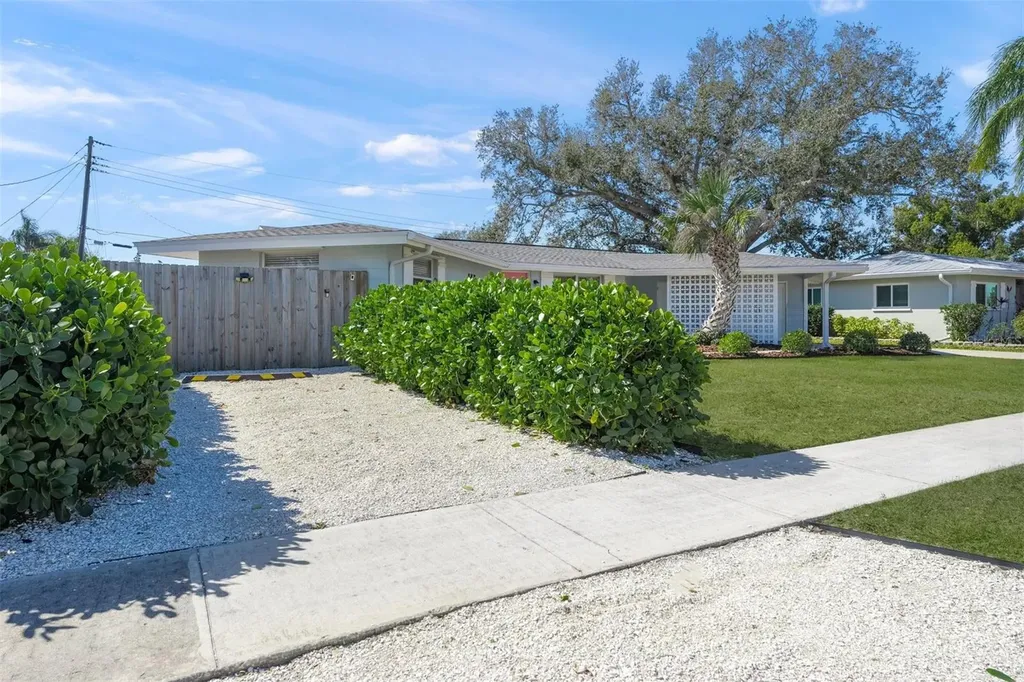 3165 Regatta Circle Sarasota FL 34231