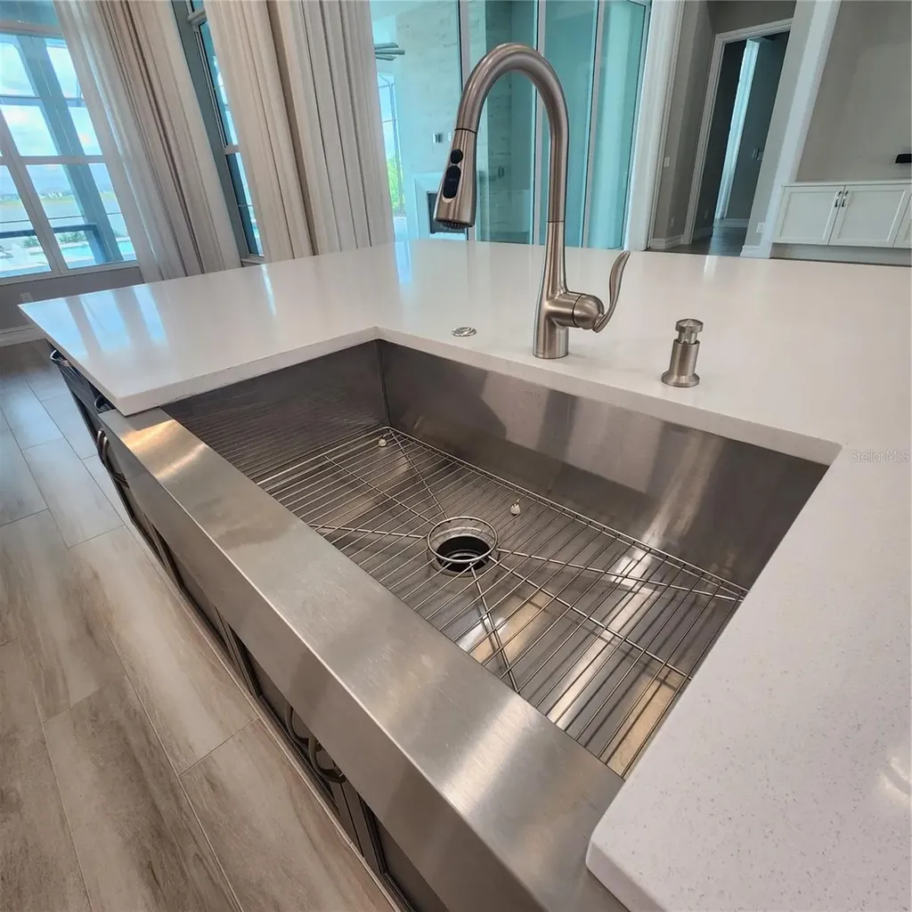 512 Blue Shell Loop Sarasota FL 34240