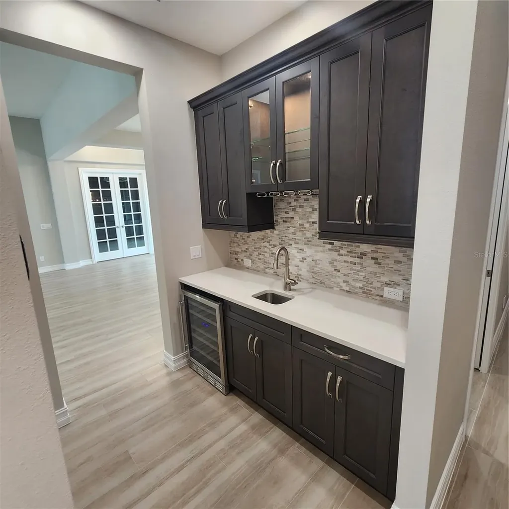 512 Blue Shell Loop Sarasota FL 34240