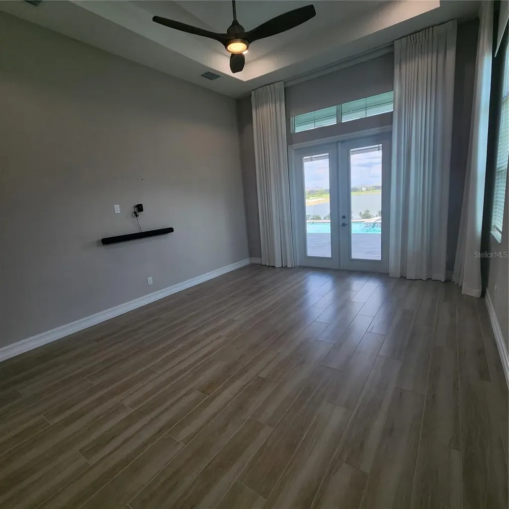 512 Blue Shell Loop Sarasota FL 34240