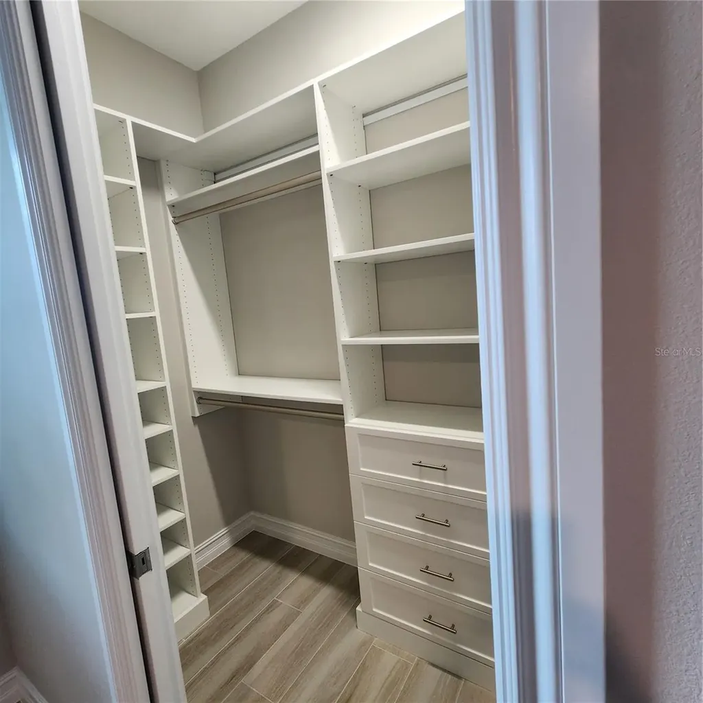 512 Blue Shell Loop Sarasota FL 34240