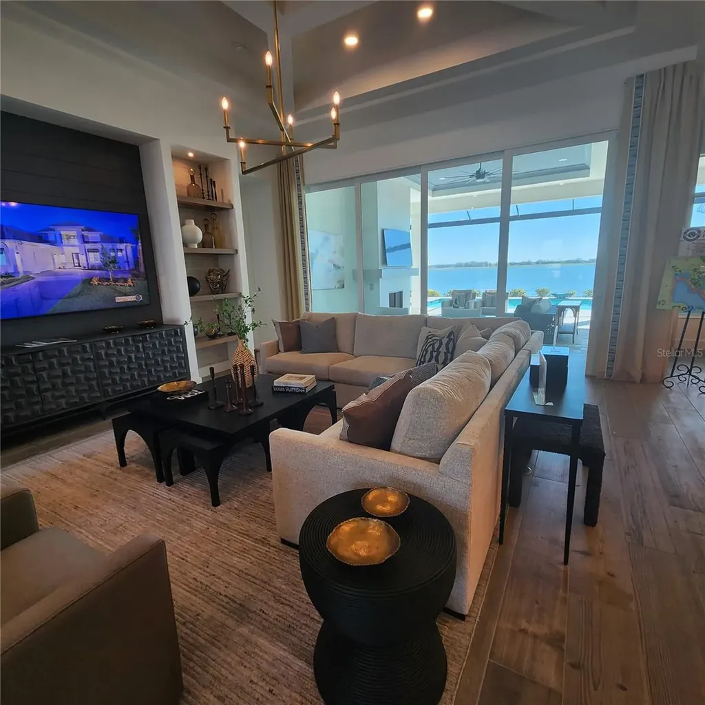 512 Blue Shell Loop Sarasota FL 34240