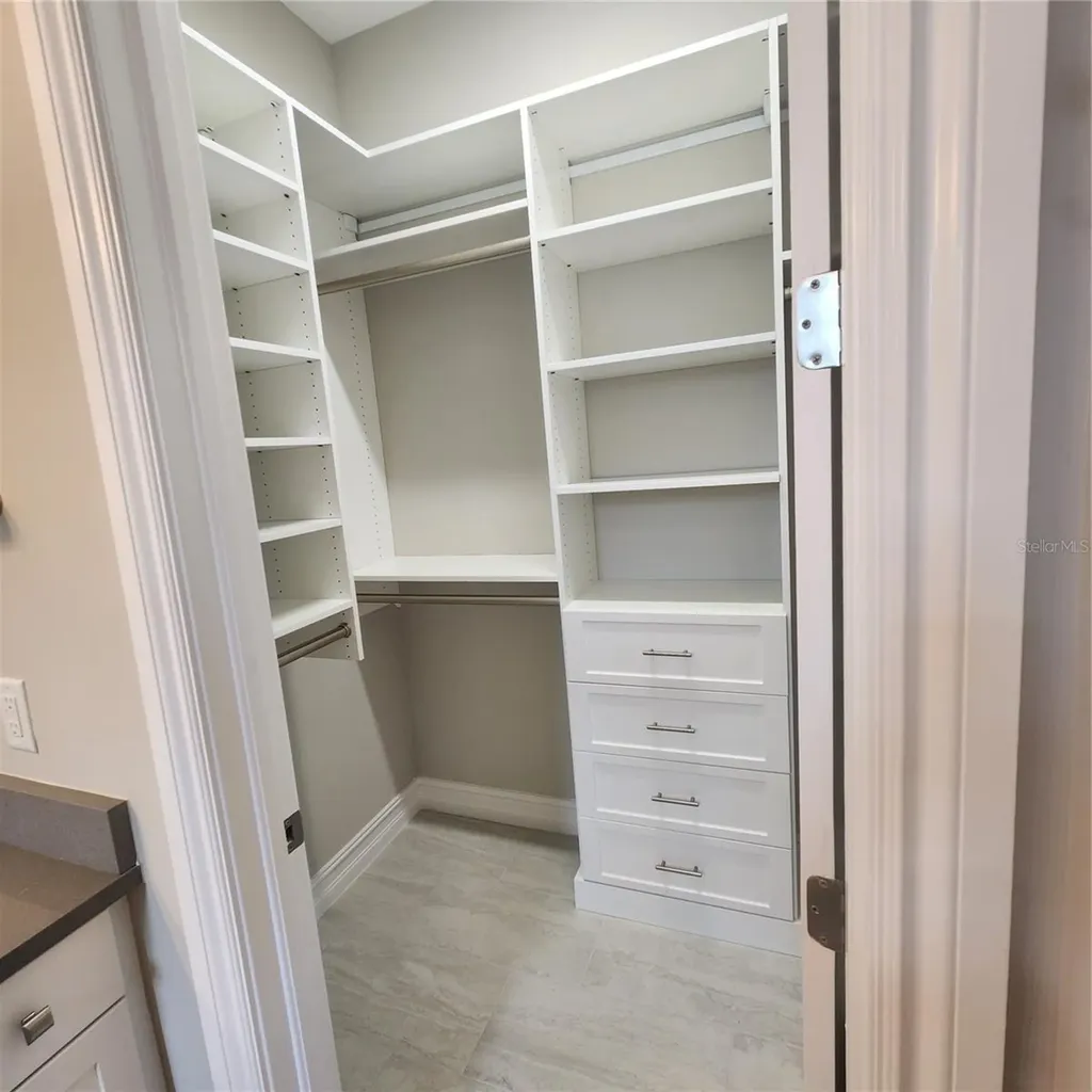 512 Blue Shell Loop Sarasota FL 34240