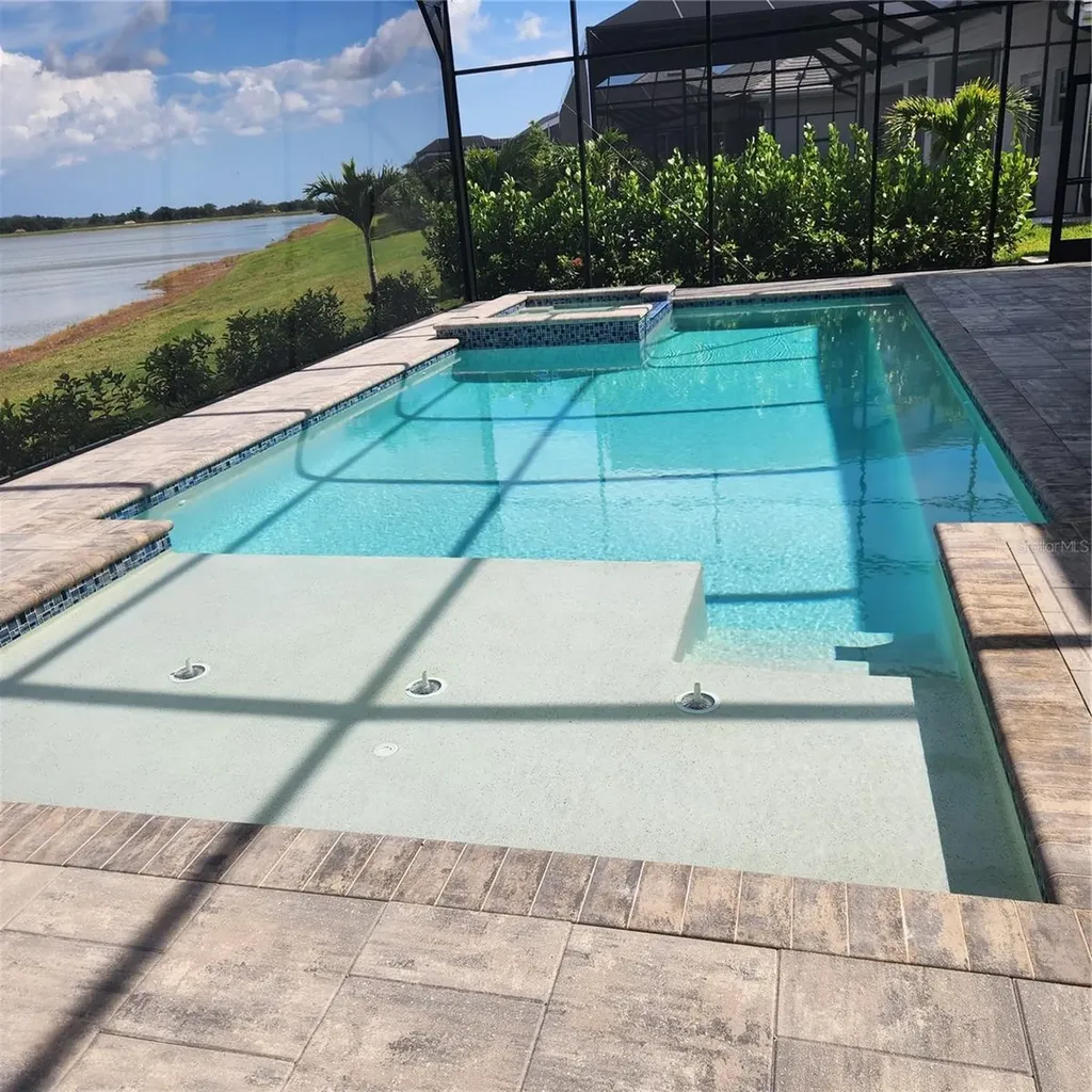 512 Blue Shell Loop Sarasota FL 34240