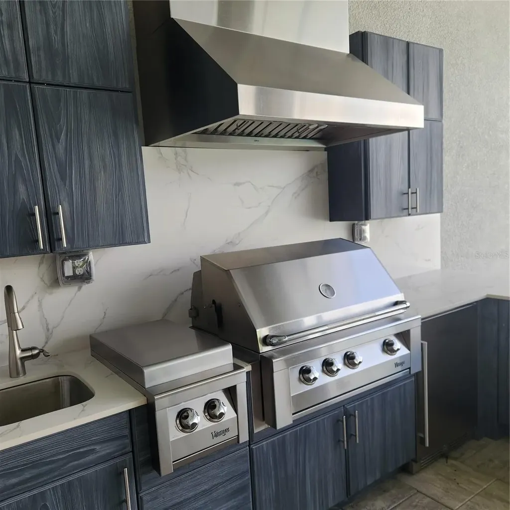 512 Blue Shell Loop Sarasota FL 34240