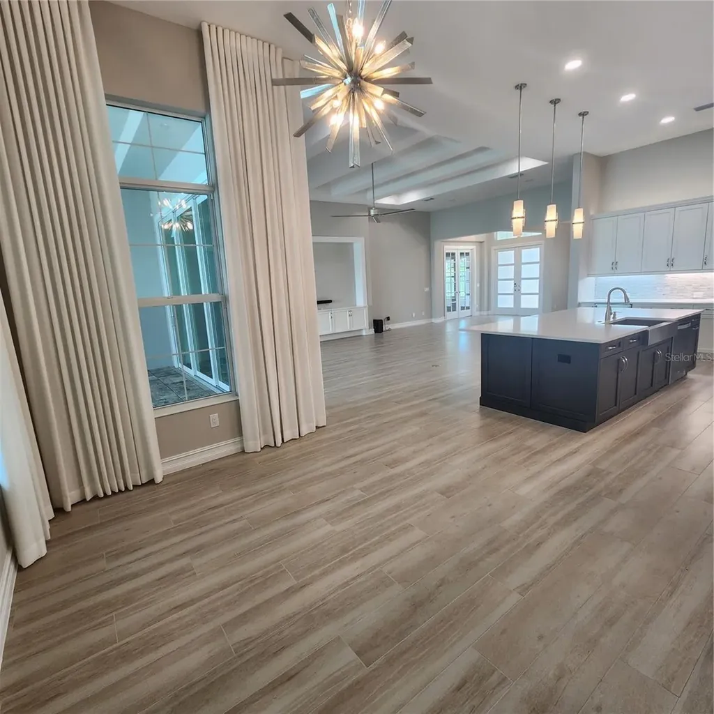 512 Blue Shell Loop Sarasota FL 34240