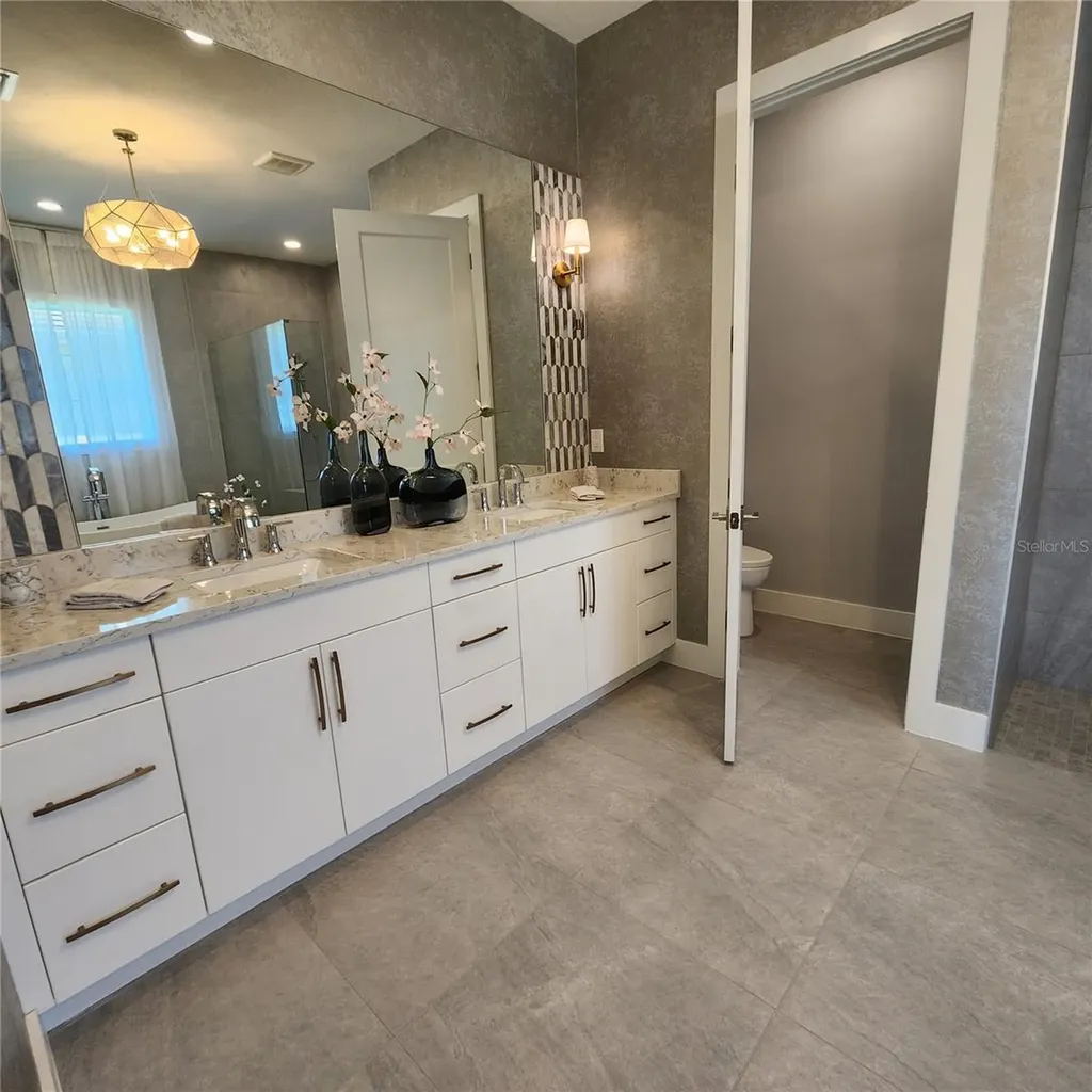 512 Blue Shell Loop Sarasota FL 34240